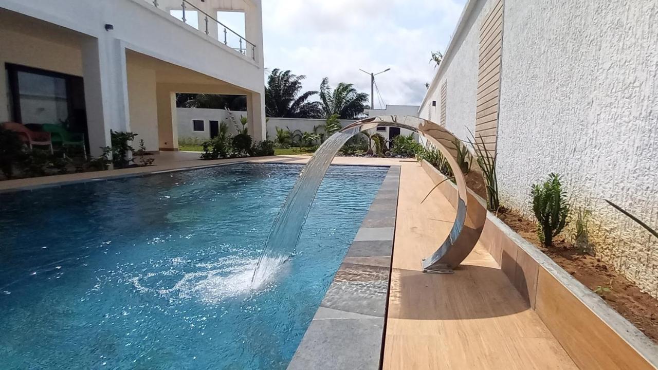 Villa Bolati, avec piscine, jacuzzi, jardin et vue Bonoua Extérieur photo