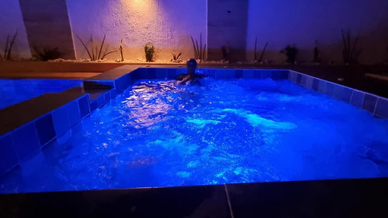 Villa Bolati, avec piscine, jacuzzi, jardin et vue Bonoua Extérieur photo